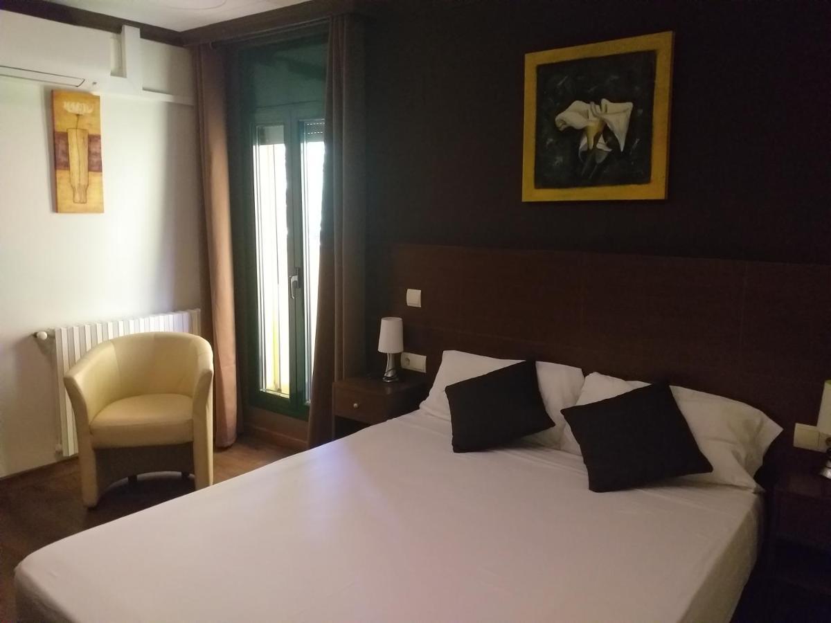 Hostal Sant Marcal Amer Esterno foto